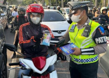 Hari Ketiga Operasi Zebra, Satlantas Polres Tangsel Bagikan Masker hingga Vitamin