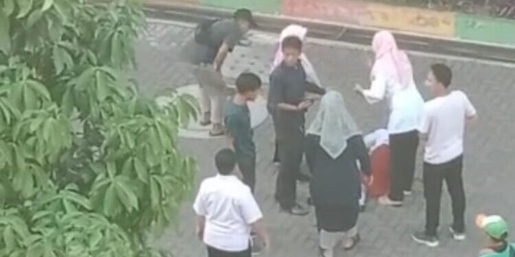 siswa sd jatuh dari lantai 4