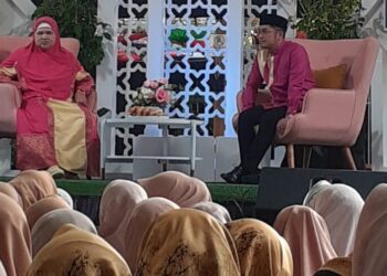 Dihadiri Ratusan Jamaah, Ini Pesan Mamah Dedeh saat Ceramah di Waroeng Lengkong