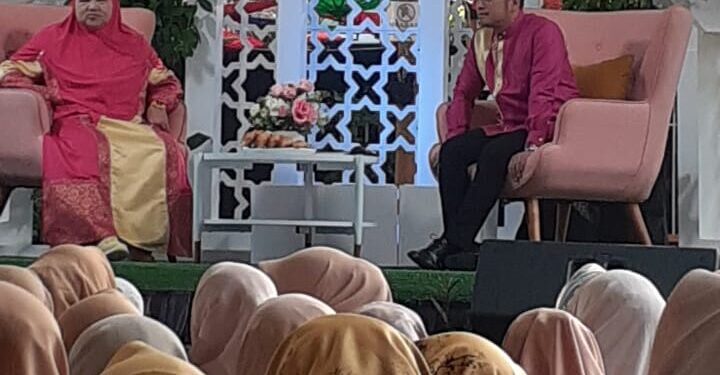 Dihadiri Ratusan Jamaah, Ini Pesan Mamah Dedeh saat Ceramah di Waroeng Lengkong