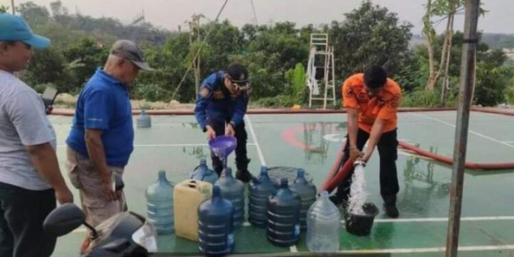 Titik Krisis Meluas, BPBD Tangsel Distribusi Air Bersih ke 10 Kelurahan