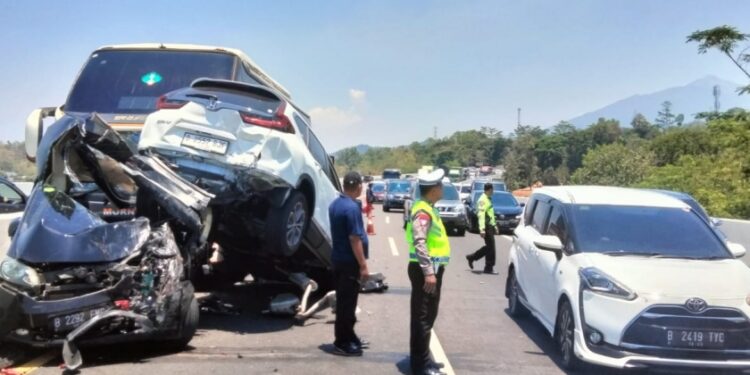 Polisi Amankan Sopir Bus yang Diduga Picu Kecelakaan Beruntun di Tol Semarang