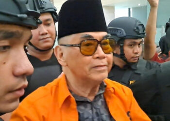 Dilimpahkan ke Kejaksaan Indramayu, Begini Penampakan Panji Gumilang Berbaju Tahanan