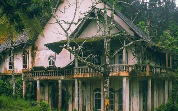 CERITA HOROR: Misteri Sosok Wanita Berdarah di Rumah Tua di Kawasan Cilandak