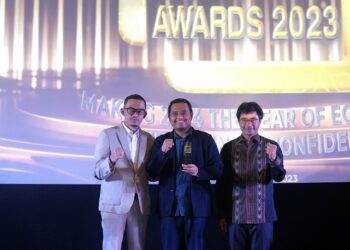 FIFGROUP Sabet Penghargaan Kontribusi Sosial pada Best 50 Financial Institution Awards 2023