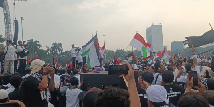 Monas Mulai Dipenuhi Ribuan Massa Bela Palestina