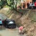 Pengendara Kagok, Mobil Tercebur ke Sungai di Kencana Loka BSD