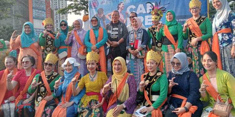 Wali Kota Tangsel Lepas 3.015 Peserta dalam Parade Budaya Berkebaya Tangsel 2023