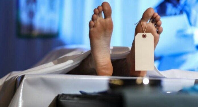 mayat tertancap pagar