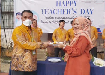 BaKOS SMP Al Zahra Indonesia Gelar Acara Happy Teacher’s Day, Beri Apresiasi pada Guru