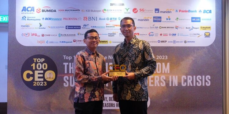 Dua Direktur FIFGROUP Raih Dua Penghargaan di Top 100 CEO 2023