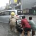 Hujan Disertai Angin Kencang Sebabkan Banjir dan Kendaraan Mogok di Pondok Aren