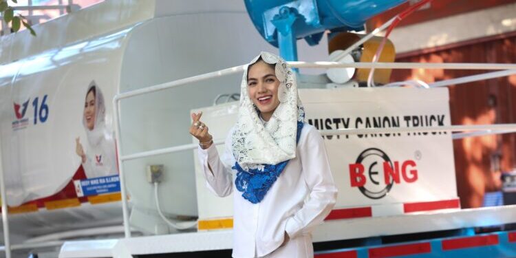 Desy Nike Ria Bagikan Misty Canon Truck di Tangerang