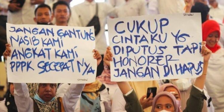 Antara Harapan dan Kekhawatiran: Menilik Nasib Honorer di Tahun Mendatang