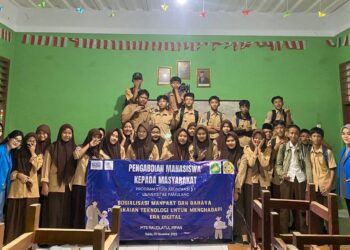 Sosialisasi Manfaat dan Bahaya Pemakaian Teknologi dalam Menghadapi Era Digital