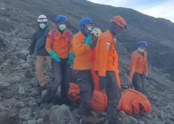 evakuasi korban marapi