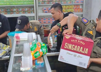 Jelang Malam Tahun Baru, Satpol PP Tangsel Razia Miras di Warung dan Toko Jamu
