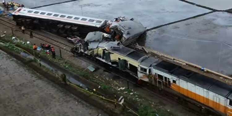 tabrakan kereta di bandung
