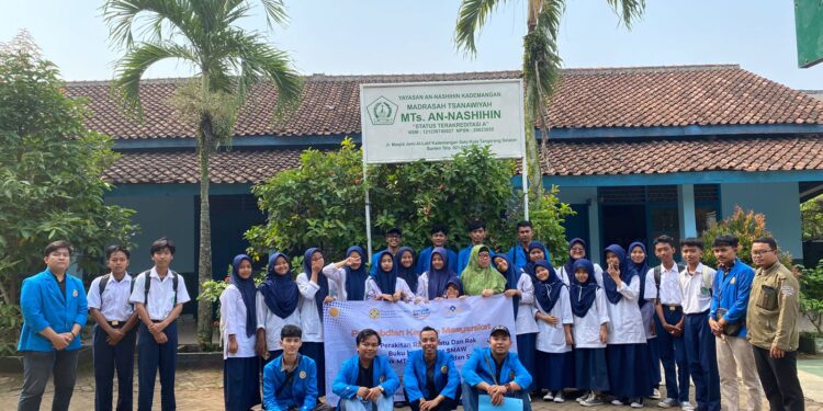 PKM Unpam: Perakitan Rak Sepatu di SMK dan MTs An-Nashihin