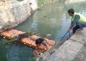 Antisipasi Banjir di Musim Penghujan, DLH Tangsel Intensifkan Pembersihan Sampah