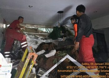 Tim Satgas BPBD Kota Tangerang Selatan Salurkan Bantuan Logistik untuk Korban Longsor