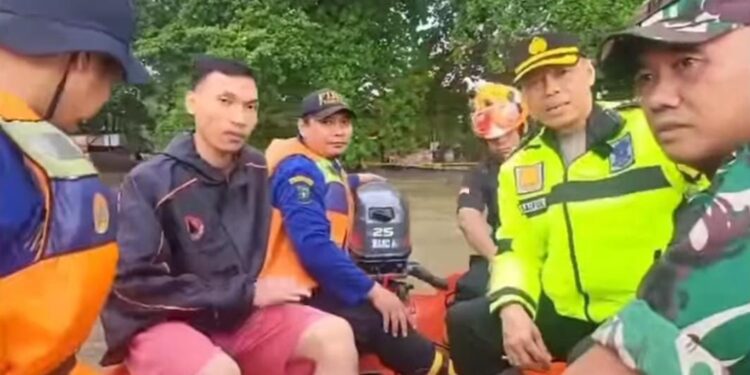 Tiga Bocah Ciledug Hanyut Terbawa Arus Banjir, Satu Selamat dan Dua Masih Dicari