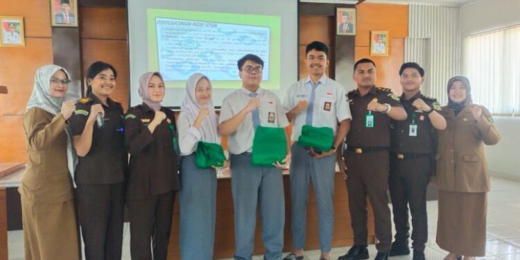Kejari Tangsel Sosialisasi Pemilu di Sekolah: Bahaya Ajak Golput, Bisa Dipenjara dan Denda Rp36 Juta