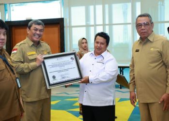 Disdukcapil Tangsel Kembali Raih Penghargaan dari Ombudsman RI