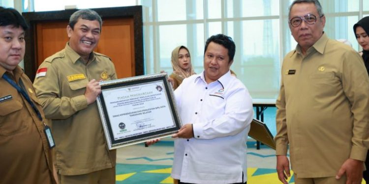 Disdukcapil Tangsel Kembali Raih Penghargaan dari Ombudsman RI