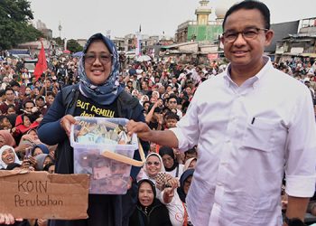 Terima ‘Uang Saweran’ dari Masyarakat Miskin Kota, Anies juga Tandatangani Kontrak Politik yang Berisikan 7 Poin