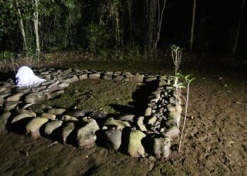 Cerita Horor: Pesugihan Makam Keramat