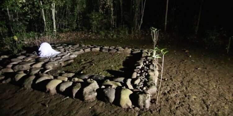 Cerita Horor: Pesugihan Makam Keramat