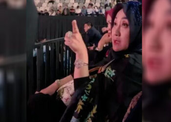 Mengaku Hadir Atas Undangan KPU, Ini Sosok Ibu-ibu yang Teriak ‘Anies Bacot’ saat Debat Capres