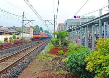 PT KCI Mencari Pelaku Pembuang Sampah Berpotensi Ancam Keselamatan di Rel Stasiun Pondok Ranji