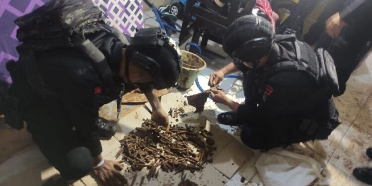 Ratusan Butir Peluru dan Granat di Depok Diamankan Tim Gegana Polri