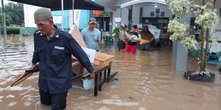 banjir di perumahan maharta pondok aren