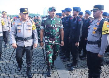 Amankan Ribuan TPS, Kapolda Metro dan Pangdam Jaya Lepas 7.706 Personel Gabungan