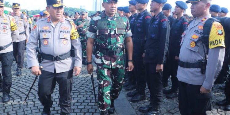 Amankan Ribuan TPS, Kapolda Metro dan Pangdam Jaya Lepas 7.706 Personel Gabungan