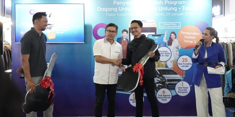 Dorong Peningkatan Omset Penjualan UMKM, BRI Bagikan Hadiah Undian Promo di Pasar Tanah Abang