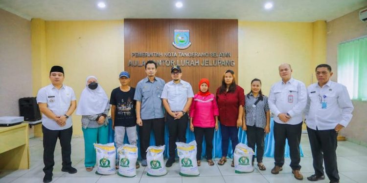 Berikan Bantuan Pangan kepada Warga Serpong Utara, Pilar: Akan Bertahap Selama 6 Bulan