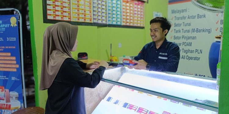 Berawal dari Counter Pulsa, AgenBRILink Tak Pernah Sepi Pengunjung di Pasar Kramat Jati