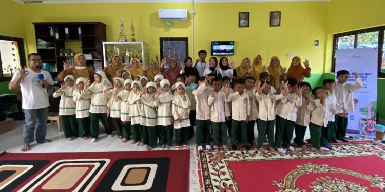 Komunitas GUA Edukasi Praktik Guna Ulang kepada Murid TK di Bambu Apus Pamulang