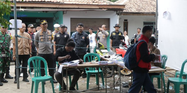Kapolres Metro Tangerang Kota Lakukan Pengecekan PSL di Sejumlah TPS