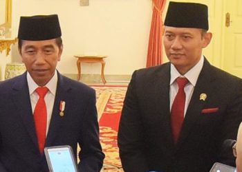Hadi Tjahjanto Resmi Jabat Menko Polhukam, Jokowi Tak Lupa Beri Pesan