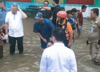 16 TPS di Pondok Aren Terendam Banjir, Pemkot Tangsel Kerahkan Petugas BPBD dan Alat Pompa