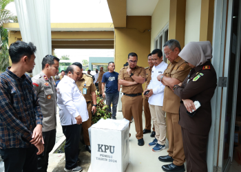 Benyamin Davnie dan Pilar Cek Kesiapan Logistik Pemilu 2024 di Tangerang Selatan