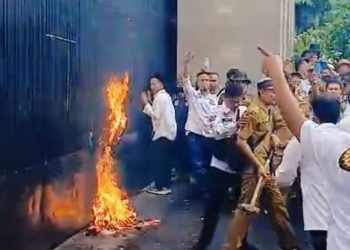 Demo APDESI Ricuh, Polda Metro Selidiki Aksi Perusakan Gerbang DPR RI