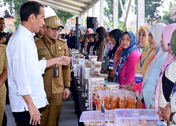 Temui Nasabah PNM Mekaar di Tangsel, Jokowi Ingatkan Pentingnya Disiplin Membayar Cicilan