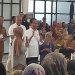 Jokowi Bagikan Bantuan Cadangan Pangan Beras kepada Warga Serpong