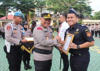 Kapolres Tangsel Beri Penghargaan kepada 27 Personel, Dua Diantaranya Dapat Tiket Umroh